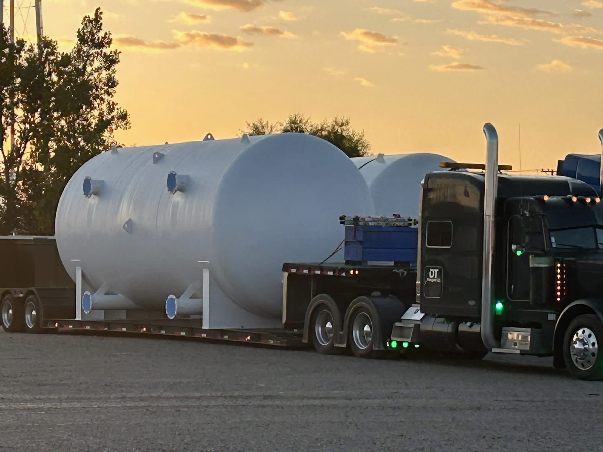 Hutch's transporting oversized industrial tanks